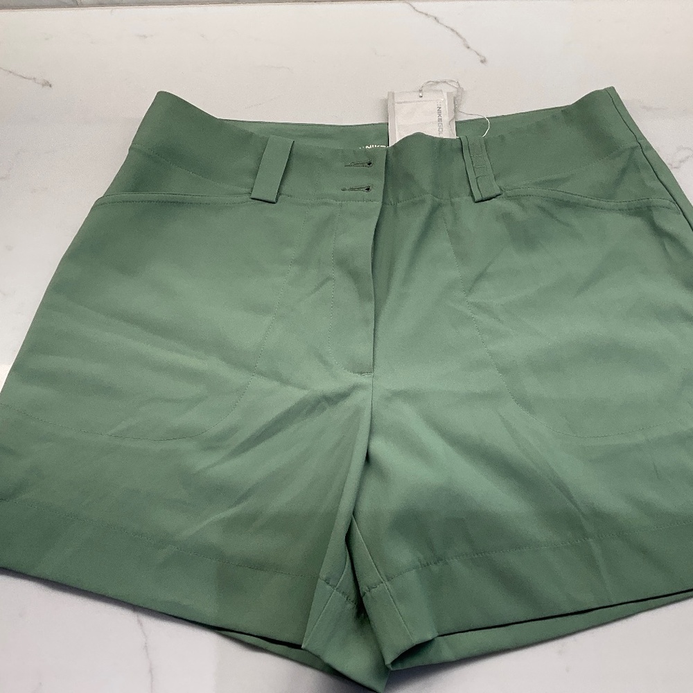 Women Nike Golf Short Sz. 8 NWT